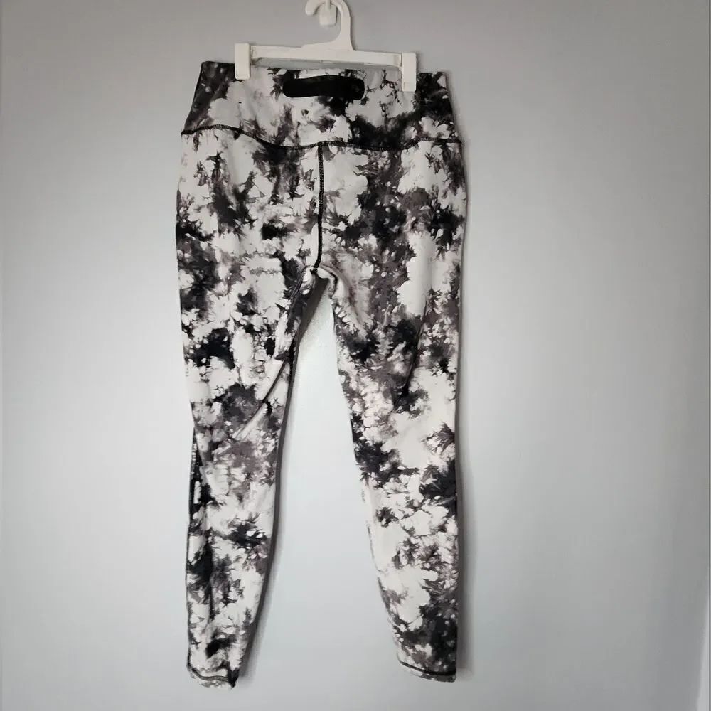 Torrid 0 Leggings Capri Stretch Tie Dye Black White Pocket Cute Athletic